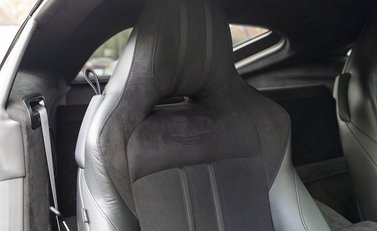 Aston Martin V8 Vantage 13