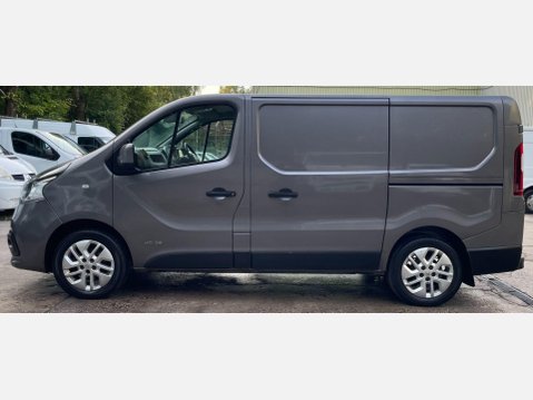 Renault Trafic 1.6 dCi 27 Sport SWB Standard Roof Euro 5 5dr 20