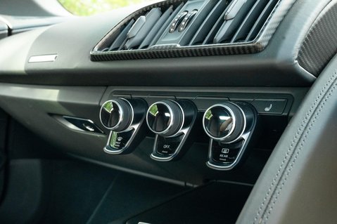 Audi R8 5.2 FSI V10 Plus S Tronic quattro Euro 6 (s/s) 2dr 36