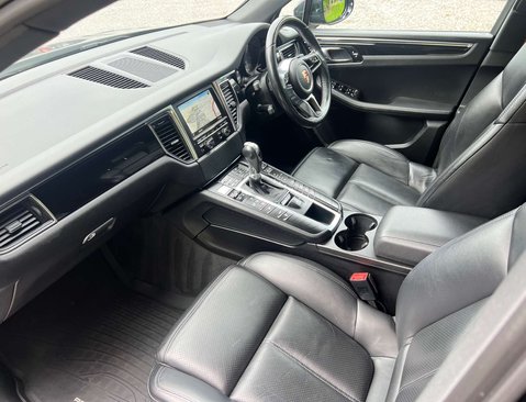 Porsche Macan 3.0 Macan S Semi-Auto 4WD 5dr 35