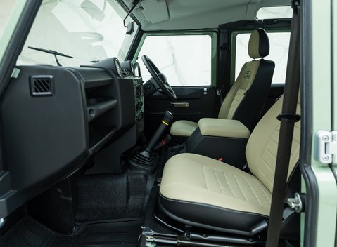 Land Rover Defender 110 HERITAGE 19