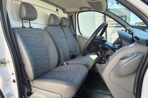Renault Trafic SL27 115ps dCi Panel Van - Low Miles 4