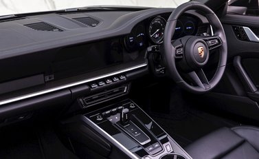 Porsche 911 (992) Targa 4 16