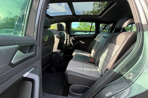 Volkswagen Tiguan R-LINE TECH TSI EVO DSG -CAMERA -FULL VW SERVICE HISTORY  19