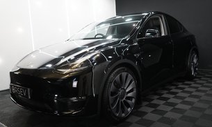 Tesla Model Y  Performance Enhanced Autopilot Auto Park & Summon Solid Black 1 Owner 9