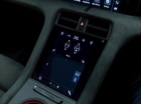 Porsche Taycan GTS Sport Turismo 21