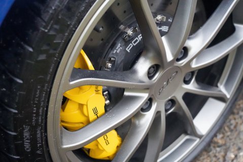 Porsche Cayman GT4 16