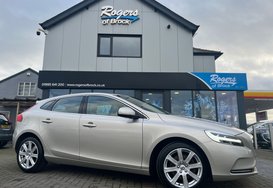 Volvo V40 2.0 T3 INSCRIPTION 2