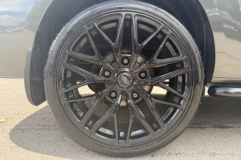 Ford Transit Custom 300 LIMITED P/V L2 H1 - NO VAT -LONG WHEEL BASE -20 INCH ALLOYS - BODYKIT 43