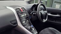 Toyota Auris 1.8 VVT-h T Spirit Hatchback 5dr Petrol Hybrid CVT Euro 5 (s/s) (136 ps) 21