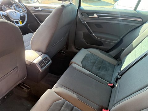 Volkswagen Golf 2.0 TDI BlueMotion Tech GT Euro 5 (s/s) 5dr 25