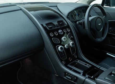 Aston Martin V12 Vantage S Coupe 16