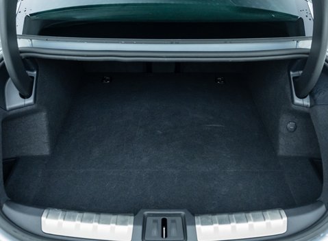 Porsche Taycan TURBO 37