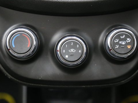 Vauxhall Viva 1.0i SE Euro 6 5dr 17