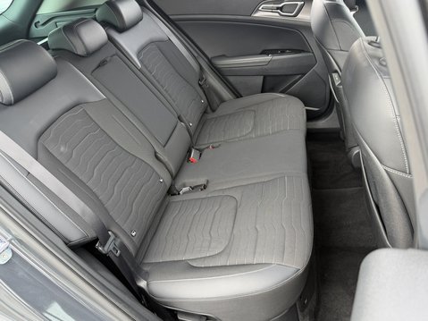 Kia Sportage 1.6T GDi HEV 4 5dr Auto 37