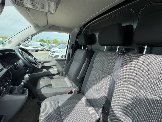 Volkswagen Transporter LWB L2H1 Low Roof Highline T30 Air Con Alloys Camera 13