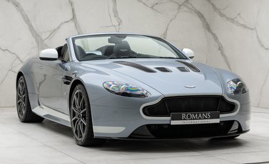 Aston Martin V12 Vantage S ROADSTER 13