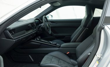 Porsche 911 (992) Carrera GTS 14