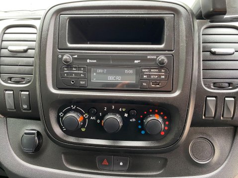 Renault Trafic 1.6 dCi 27 Business+ Panel Van 5dr Diesel Manual SWB Standard Roof Euro 6 ( 21