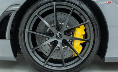 McLaren 720S Performance 32