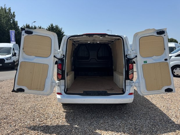 Ford Transit Custom SWB L1H1 Low Roof Limited 320 Air Con Alloys Sensors EURO 6 8