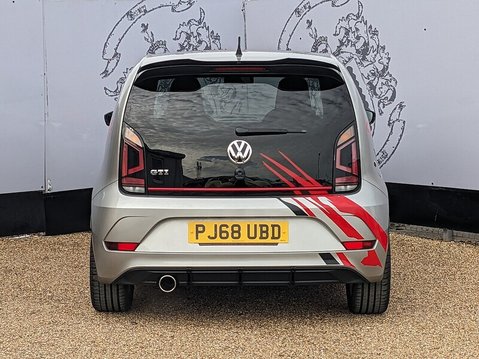 Volkswagen Up TSI up! GTI 8