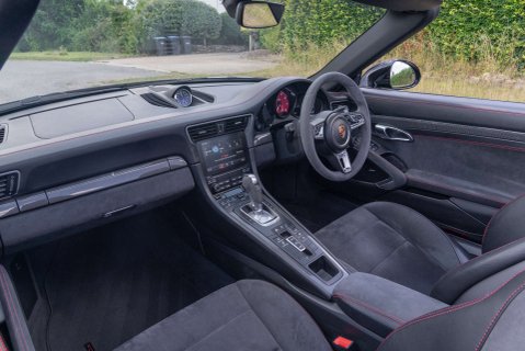 Porsche 911 Carrera GTS PDK 8