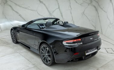 Aston Martin V12 Vantage S Roadster 12