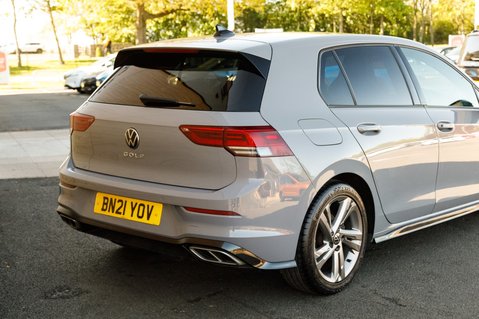 Volkswagen Golf R-LINE TSI 8