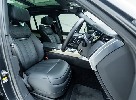 Land Rover Range Rover P530 SV 11