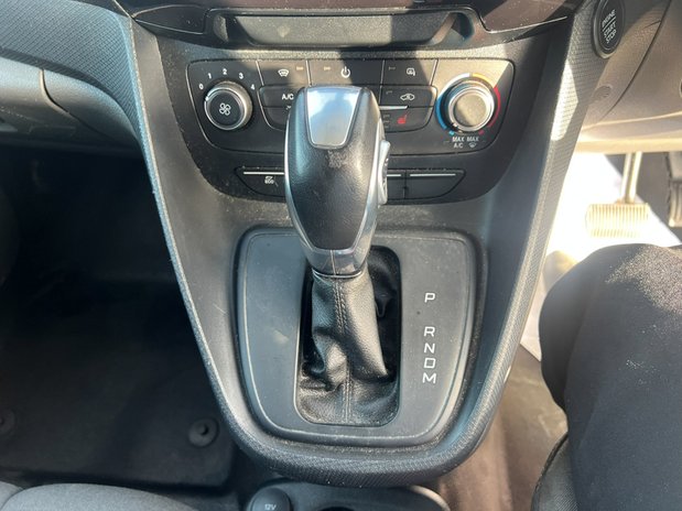 Ford Transit Connect AUTO SWB L1H1 Limited 200 Air Con Alloys Sensors EURO 6 NO VAT 40