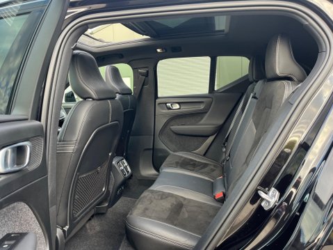 Volvo XC40 2.0 B4 MHEV R-Design Auto AWD Euro 6 (s/s) 5dr 10