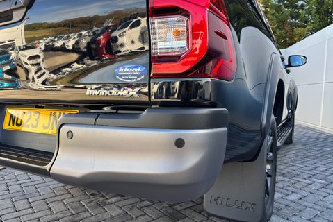 Toyota Hilux Invincible X 4WD 2.8 D-4D Double Cab Pickup - Hardtop Canopy 25