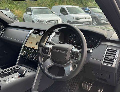 Land Rover Discovery 3.0 Discovery Dynamic HSE D MHEV Automatic 4WD 5dr 15