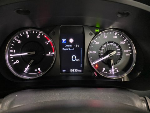Toyota Hilux INVINCIBLE 4WD D-4D DCB 12