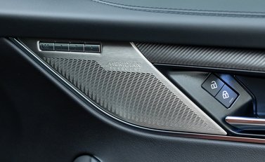 Jaguar F-Pace SVR 30