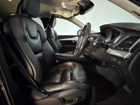 Volvo XC90 D5 MOMENTUM AWD 19