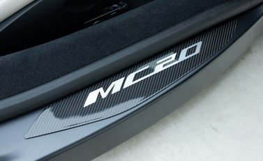 Maserati MC20 Cielo 37