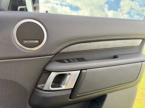Land Rover Discovery R-DYNAMIC SE MHEV 44