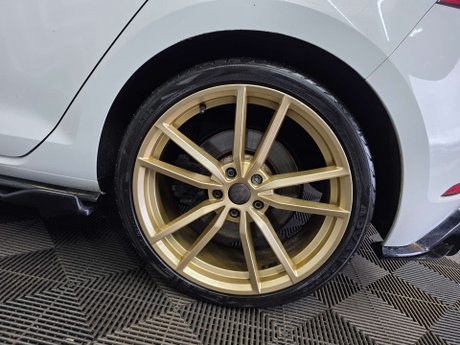 Volkswagen Golf 2.0 TSI R Hatchback 5dr Petrol DSG 4Motion Euro 6 (s/s) (310 ps) 27