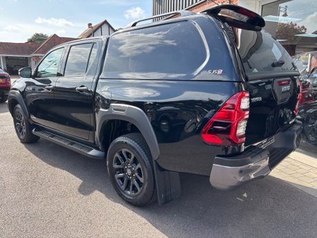 Toyota Hilux 2.8 D-4D Invincible X Pickup Double Cab 4dr Diesel Auto 4WD Euro 6 (204 ps) 2