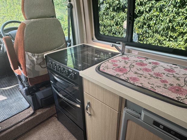 Auto-Sleepers Warwick Duo 2 Berth|2 Belt|Rear Lounge|Shower|Toilet|Vanlux 10