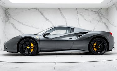Ferrari 488 SPIDER 7