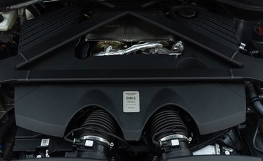 Aston Martin DB12 V8 34