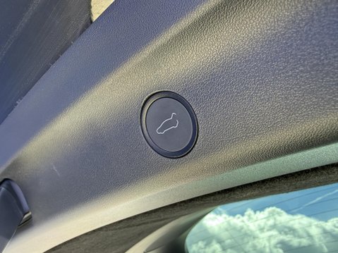 Tesla Model Y (Dual Motor) Long Range SUV 5dr Electric Auto 4WDE (384 bhp) 22