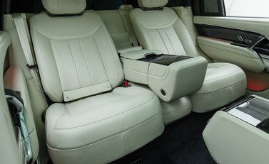 Land Rover Range Rover D350 AUTOBIOGRAPHY LWB 18