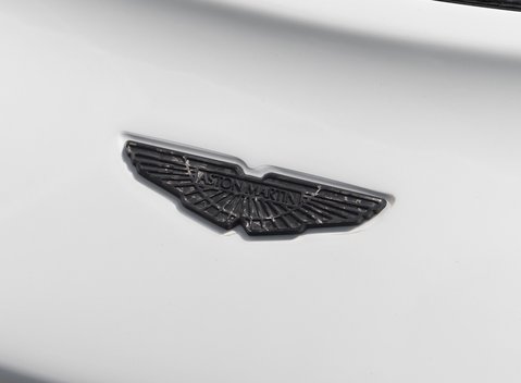 Aston Martin Vantage GT12 26