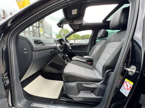 Volkswagen Tiguan R-LINE TDI BMT 4MOTION DSG 69