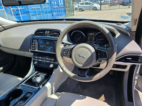 Jaguar XE 2.0d Portfolio Saloon 4dr Diesel Auto Euro 6 (s/s) (163 ps) 44