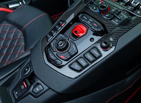 Lamborghini Aventador S LP 740-4 ROADSTER 30